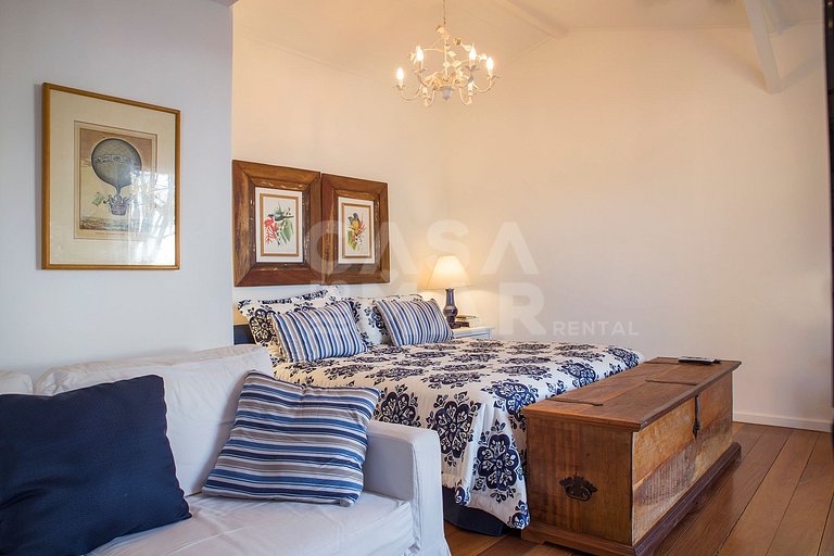 Beautiful Villa with twelve suites, standing on the sand of