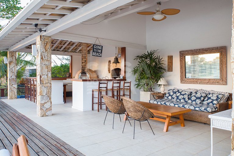 Villa com 12 suítes, de frente para a praia, privacidade