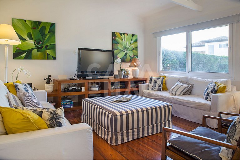 Beautiful Villa with twelve suites, standing on the sand of