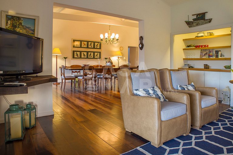 Beautiful Villa with twelve suites, standing on the sand of