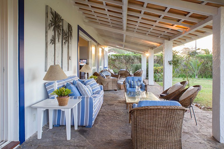 Villa com 12 suítes, de frente para a praia, privacidade