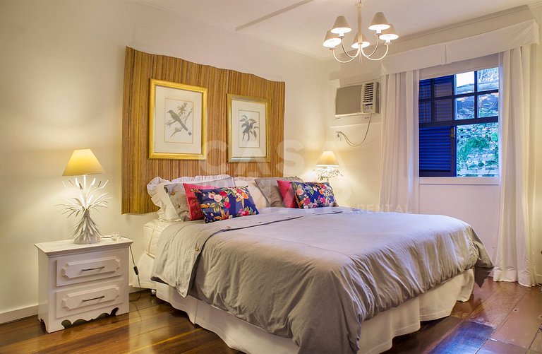 Beautiful Villa with twelve suites, standing on the sand of