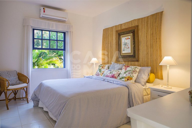 Villa com 12 suítes, de frente para a praia, privacidade
