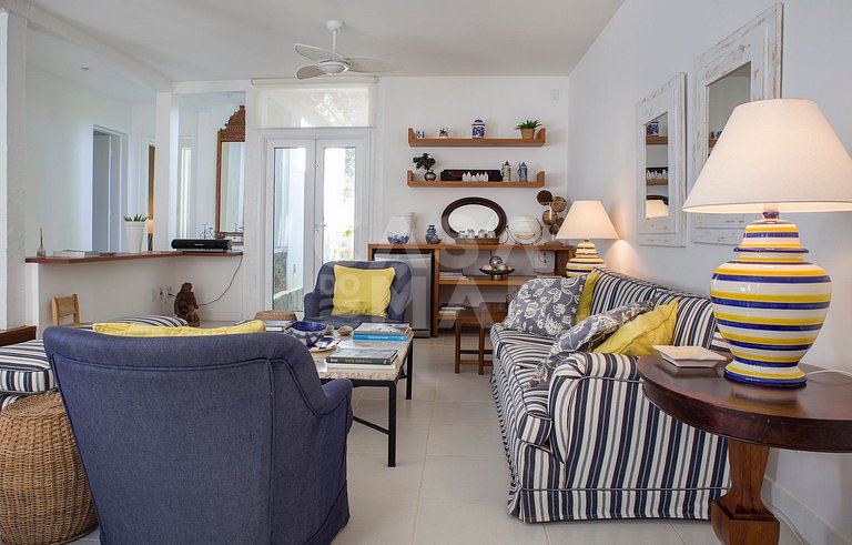 Beautiful Villa with twelve suites, standing on the sand of
