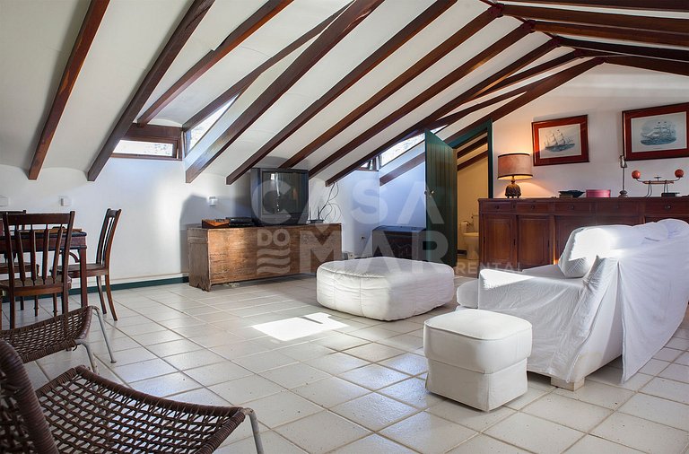 Linda casa com quatro suítes, frente mar, em Manguinhos