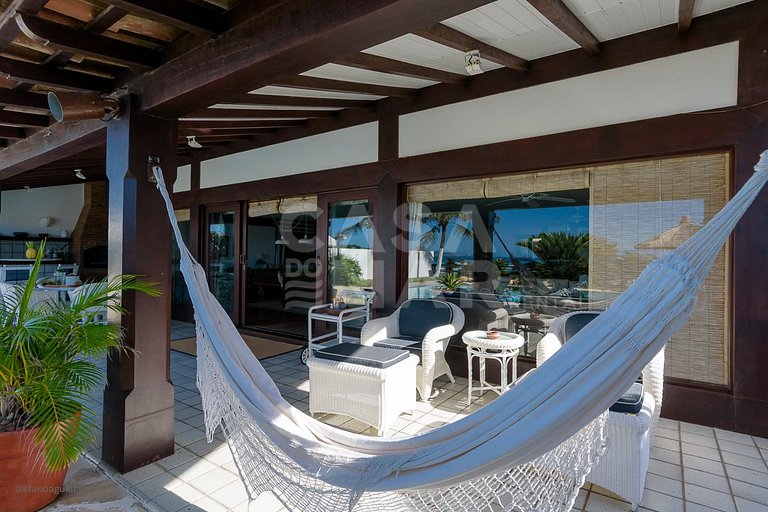 Casa com cinco suítes, pé na areia da Praia de Geribá
