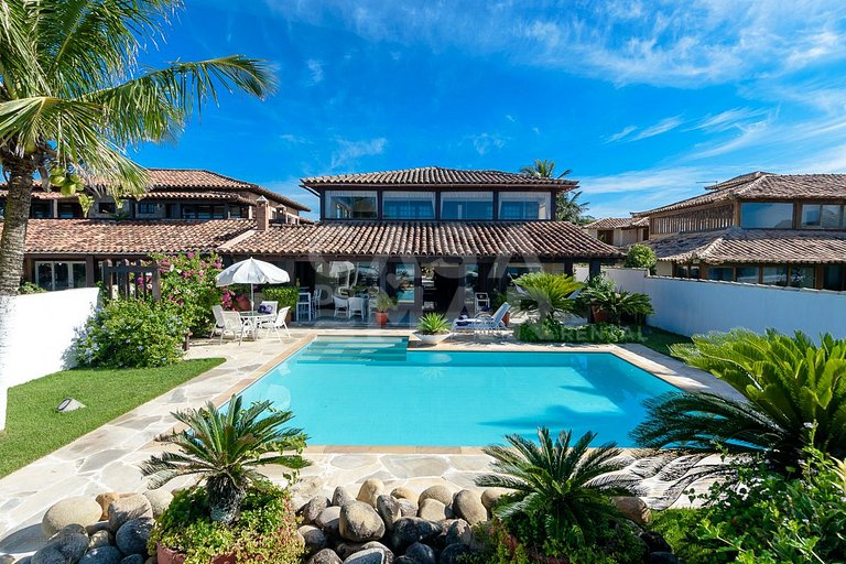 Casa com cinco suítes, pé na areia da Praia de Geribá