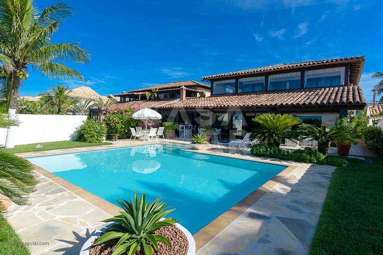 Beautiful Villa with five suites, standing on the sand of Ge