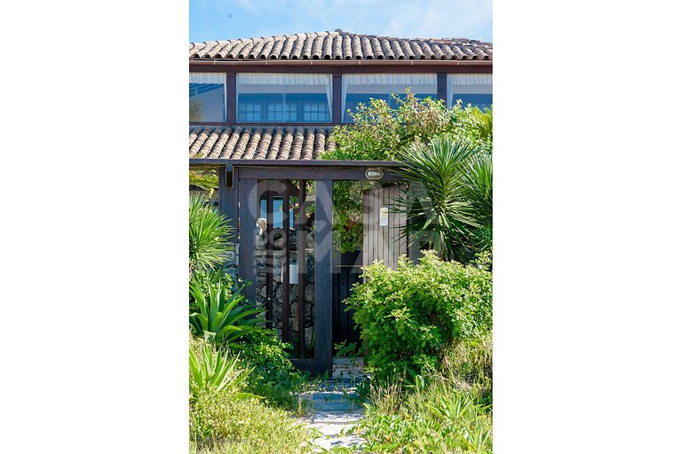 Beautiful Villa with five suites, standing on the sand of Ge