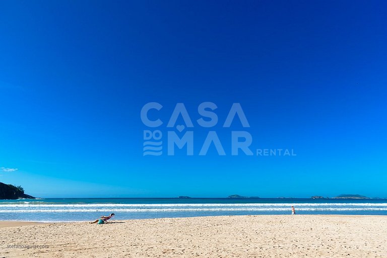 Casa com cinco suítes, pé na areia da Praia de Geribá