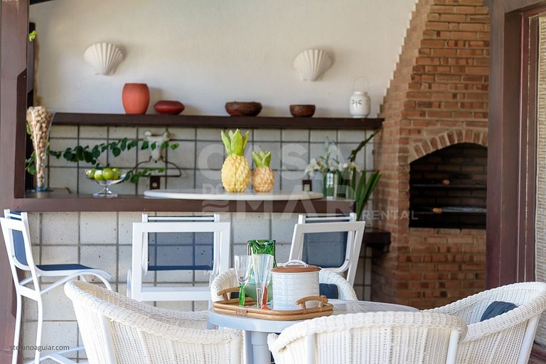 Casa com cinco suítes, pé na areia da Praia de Geribá