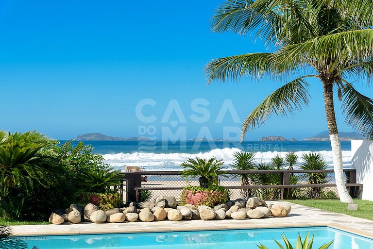 Casa com cinco suítes, pé na areia da Praia de Geribá