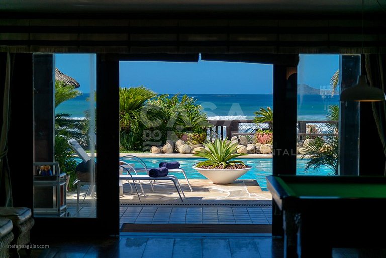 Casa com cinco suítes, pé na areia da Praia de Geribá