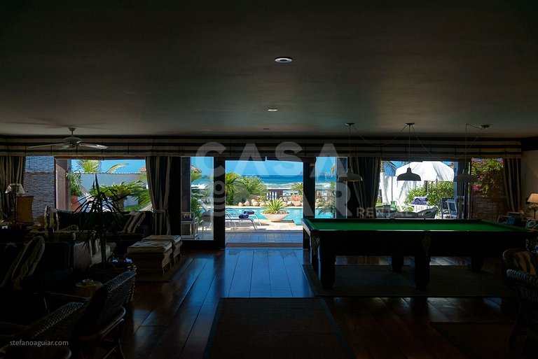 Casa com cinco suítes, pé na areia da Praia de Geribá