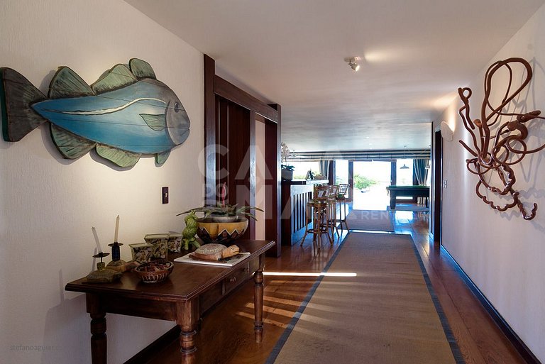Casa com cinco suítes, pé na areia da Praia de Geribá