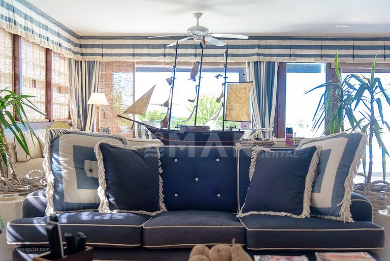 Beautiful Villa with five suites, standing on the sand of Ge