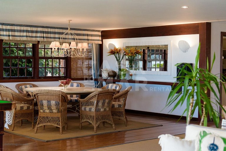 Casa com cinco suítes, pé na areia da Praia de Geribá