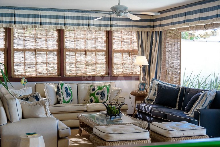Beautiful Villa with five suites, standing on the sand of Ge