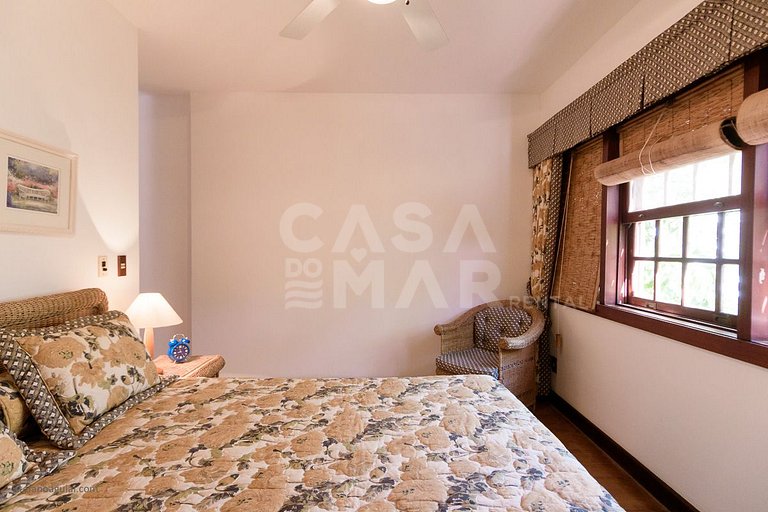 Beautiful Villa with five suites, standing on the sand of Ge