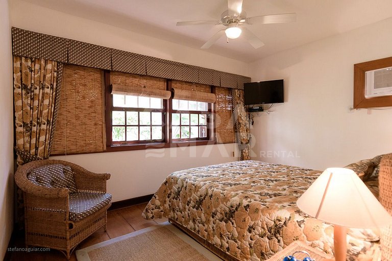Casa com cinco suítes, pé na areia da Praia de Geribá