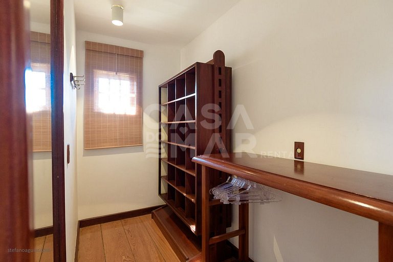 Casa com cinco suítes, pé na areia da Praia de Geribá