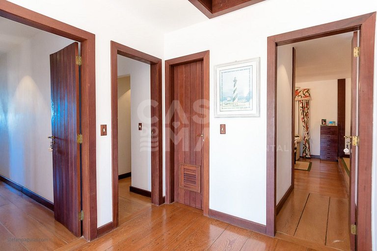 Beautiful Villa with five suites, standing on the sand of Ge