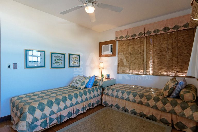 Casa com cinco suítes, pé na areia da Praia de Geribá