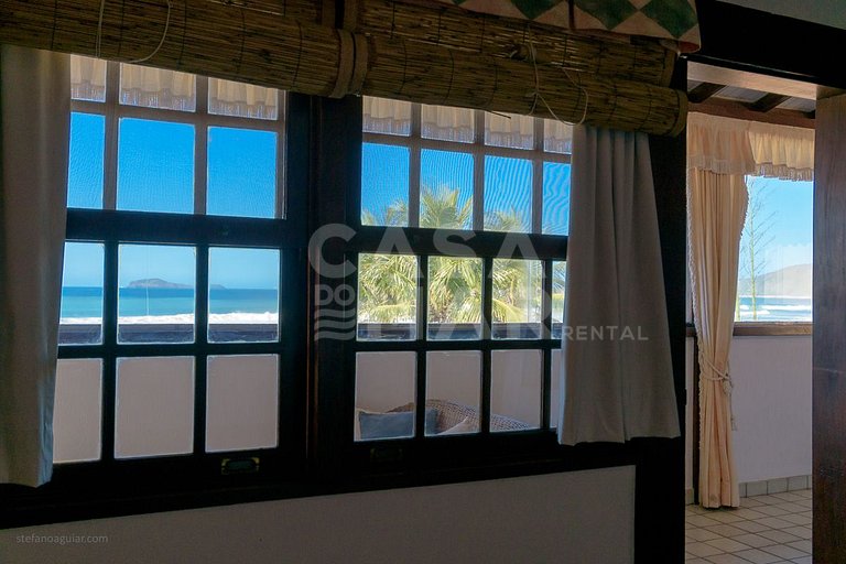Casa com cinco suítes, pé na areia da Praia de Geribá