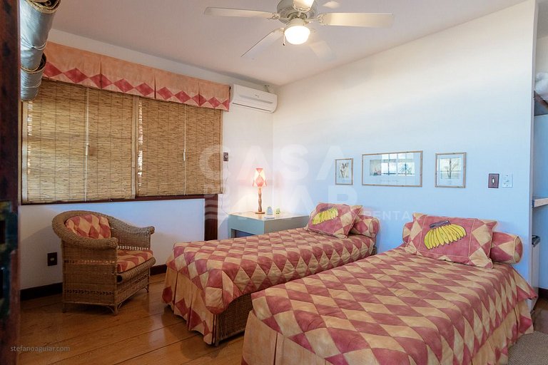 Casa com cinco suítes, pé na areia da Praia de Geribá