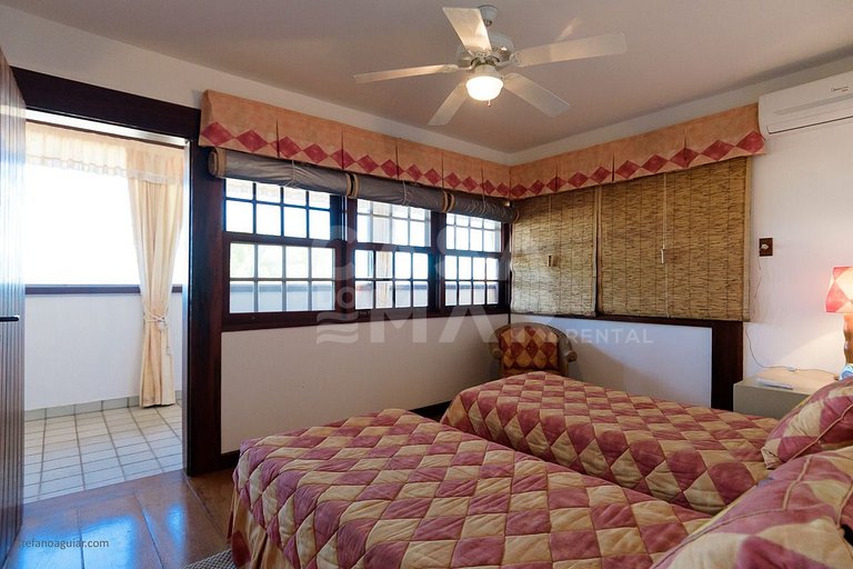 Casa com cinco suítes, pé na areia da Praia de Geribá