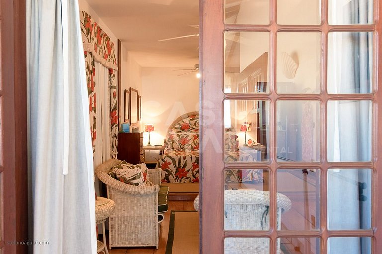 Casa com cinco suítes, pé na areia da Praia de Geribá