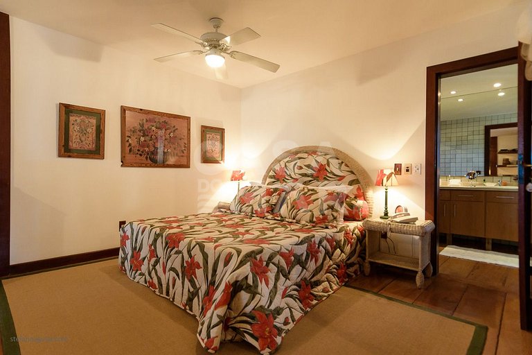 Casa com cinco suítes, pé na areia da Praia de Geribá