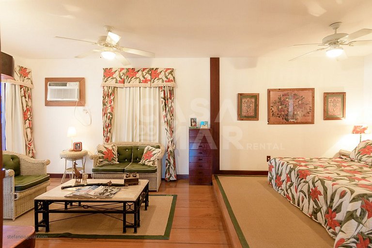 Beautiful Villa with five suites, standing on the sand of Ge