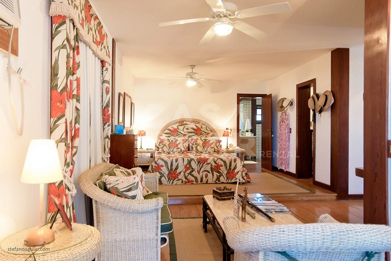 Casa com cinco suítes, pé na areia da Praia de Geribá
