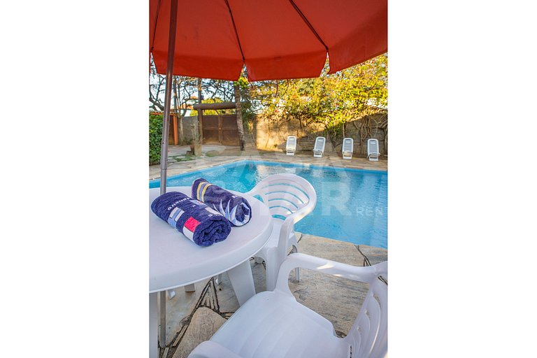 Casa com sete suítes, piscina, churrasqueira, na Ferradura