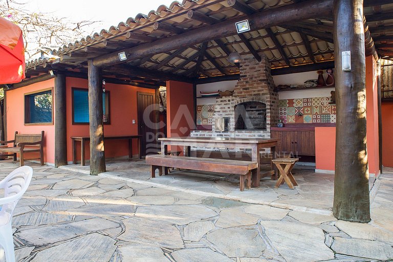 Casa com sete suítes, piscina, churrasqueira, na Ferradura