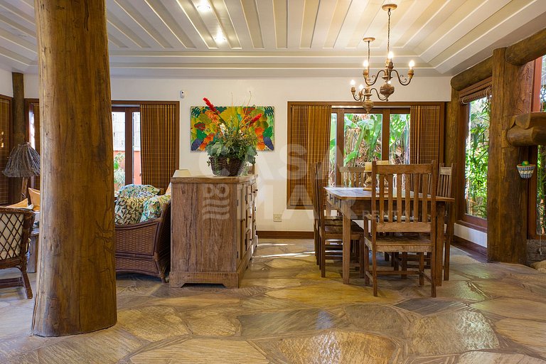 Casa com sete suítes, piscina, churrasqueira, na Ferradura