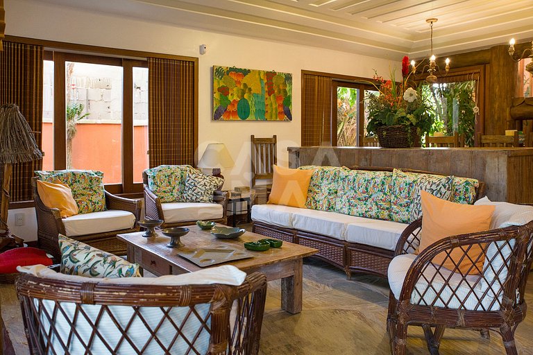 Casa com sete suítes, piscina, churrasqueira, na Ferradura