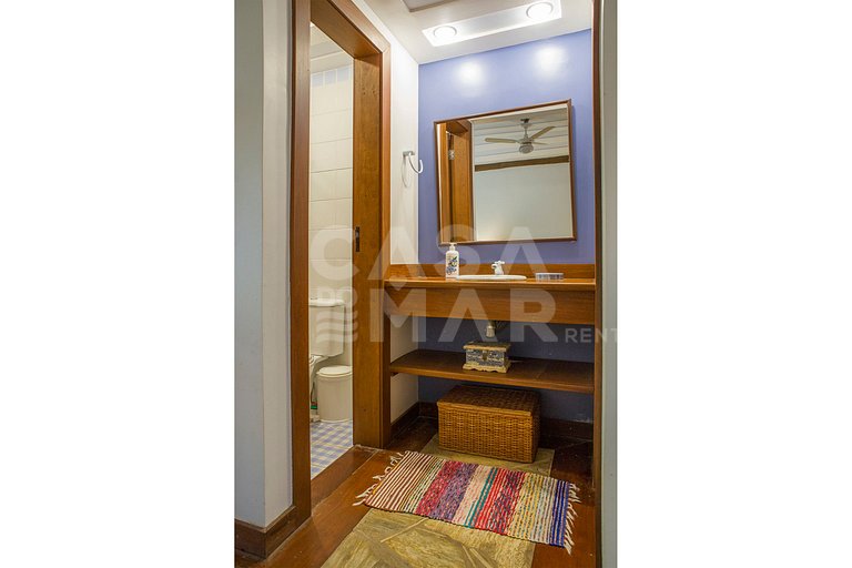 Beautiful house with seven suites, on Rua da Praia da Ferrad