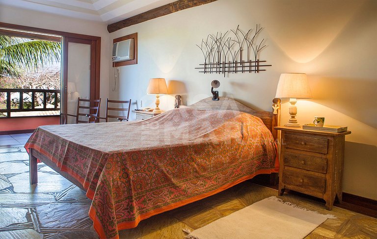 Beautiful house with seven suites, on Rua da Praia da Ferrad