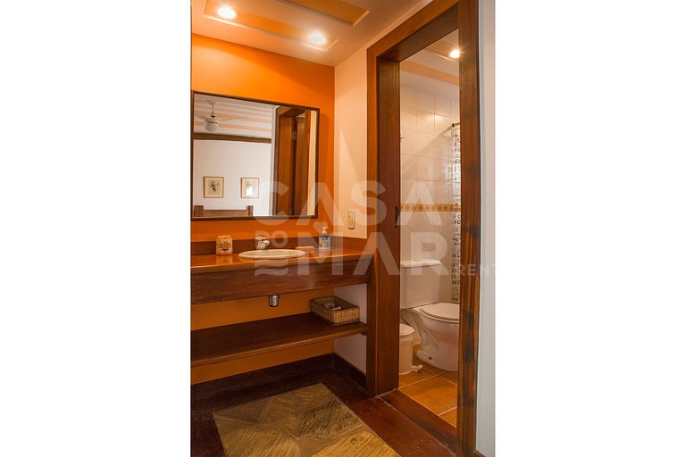 Casa com sete suítes, piscina, churrasqueira, na Ferradura