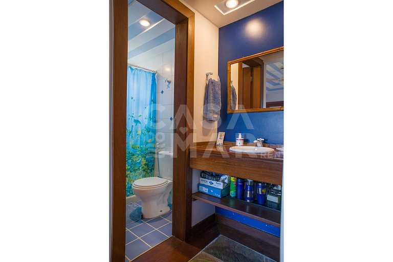 Beautiful house with seven suites, on Rua da Praia da Ferrad