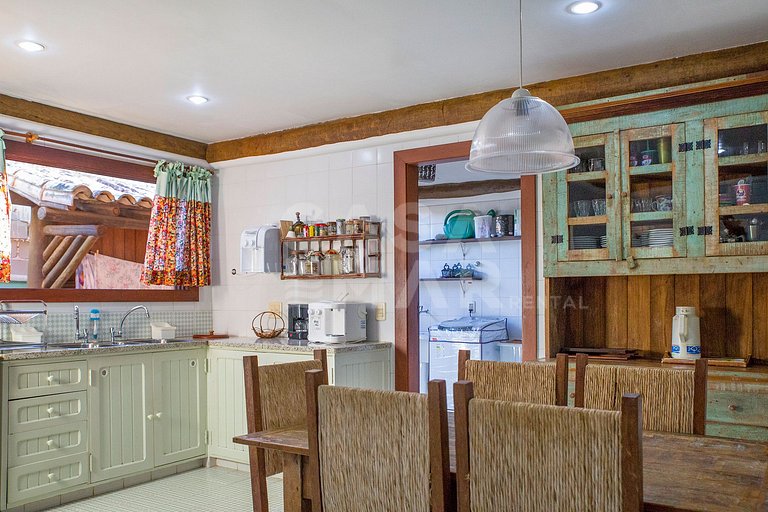 Casa com sete suítes, piscina, churrasqueira, na Ferradura