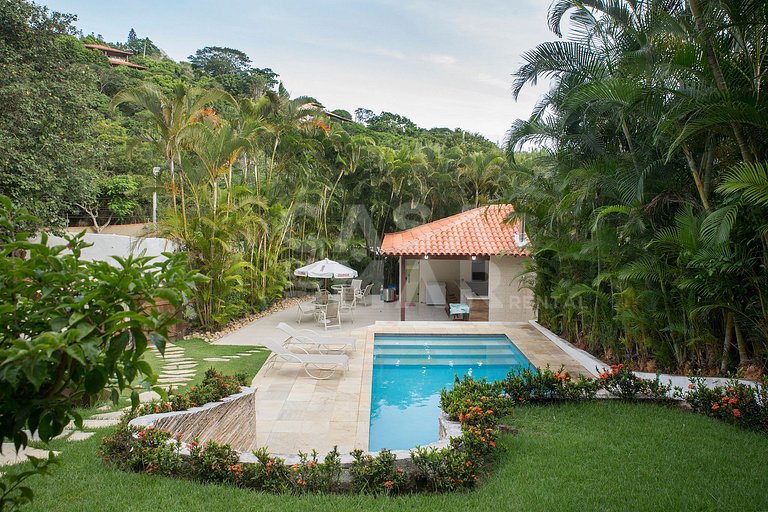 Casa com seis suítes, Geribá, em condomínio frente mar