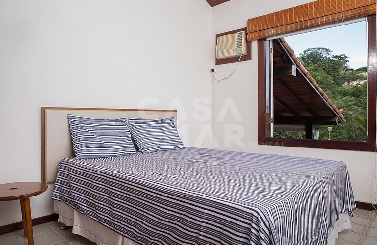 Beautiful Villa with six suites, in a condominium in the lef