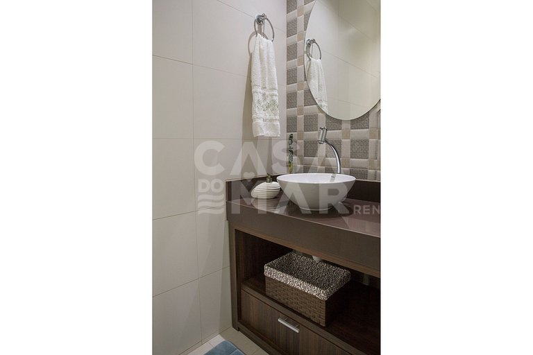 Beautiful Villa with six suites, in a condominium in the lef