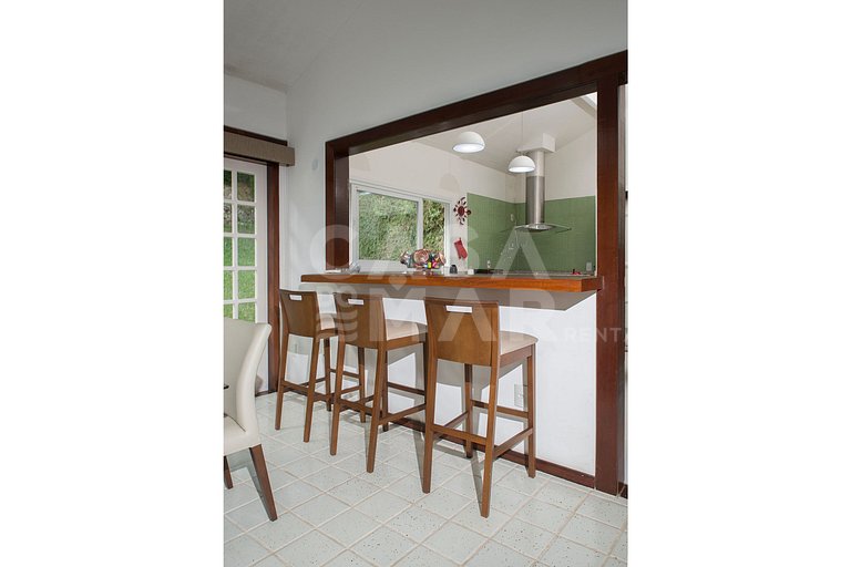 Beautiful Villa with six suites, in a condominium in the lef