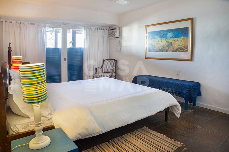 Casa com seis suítes, frente mar, piscina, sauna, completa