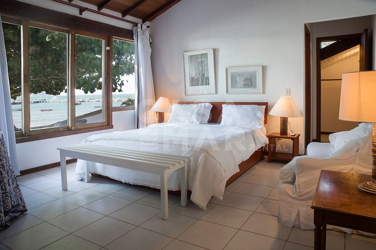 Casa com seis suítes, frente mar, piscina, sauna, completa
