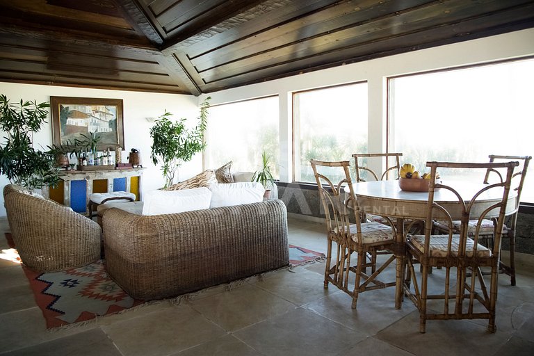 Beautiful house with five suites, on the sand of Praia Rasa